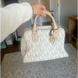 Micheal Kors bag good condition